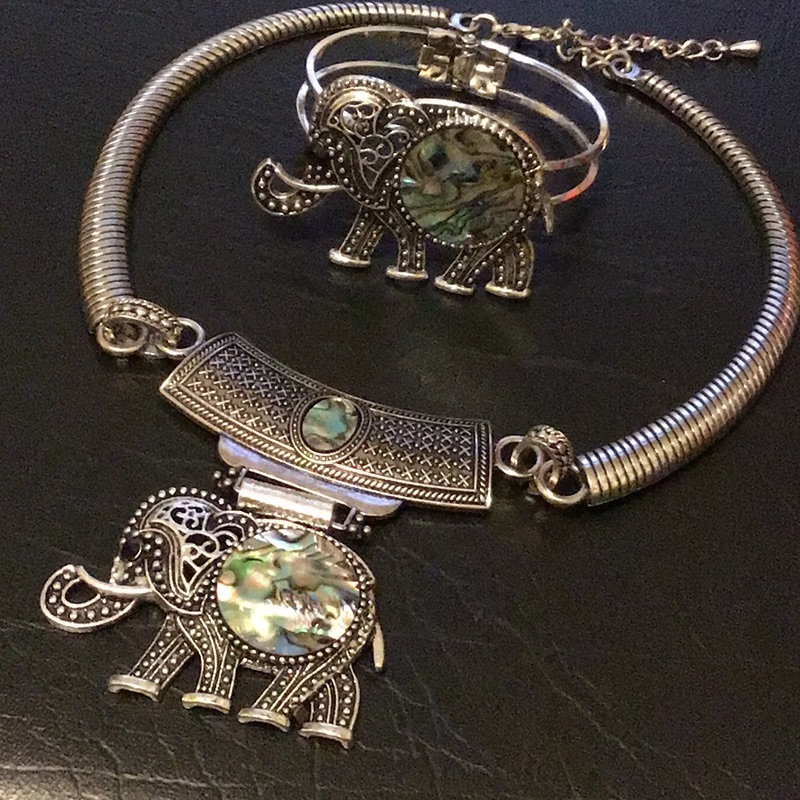 New. Silver Tone Simulated Abalone Elephant Jewelry Set. Necklace \ Bracelet.
